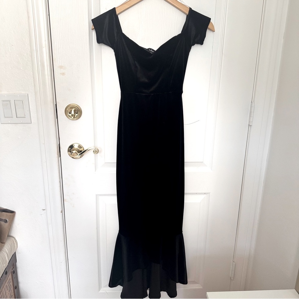 New with Tag ..Lulu's Black Off-Shoulder Maxi Dress